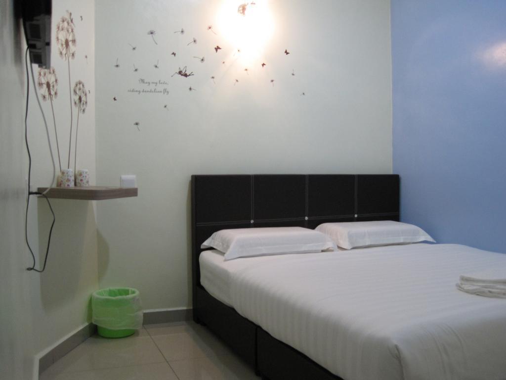 Max Inn Hotel Parit Raja Cameră foto