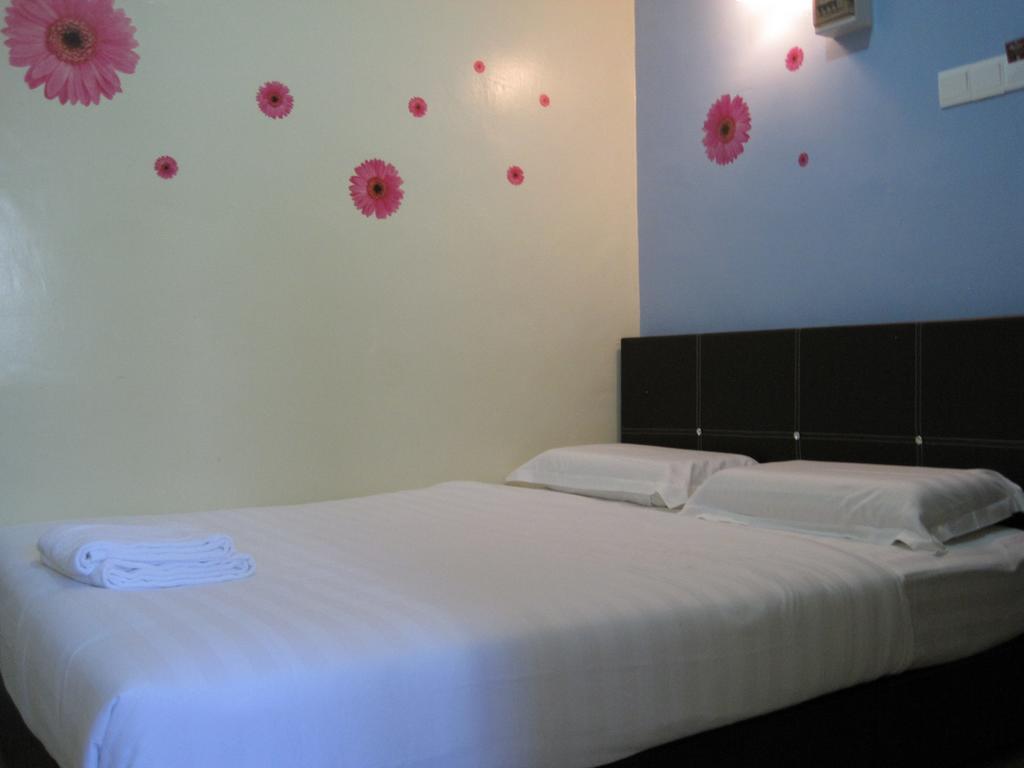 Max Inn Hotel Parit Raja Cameră foto