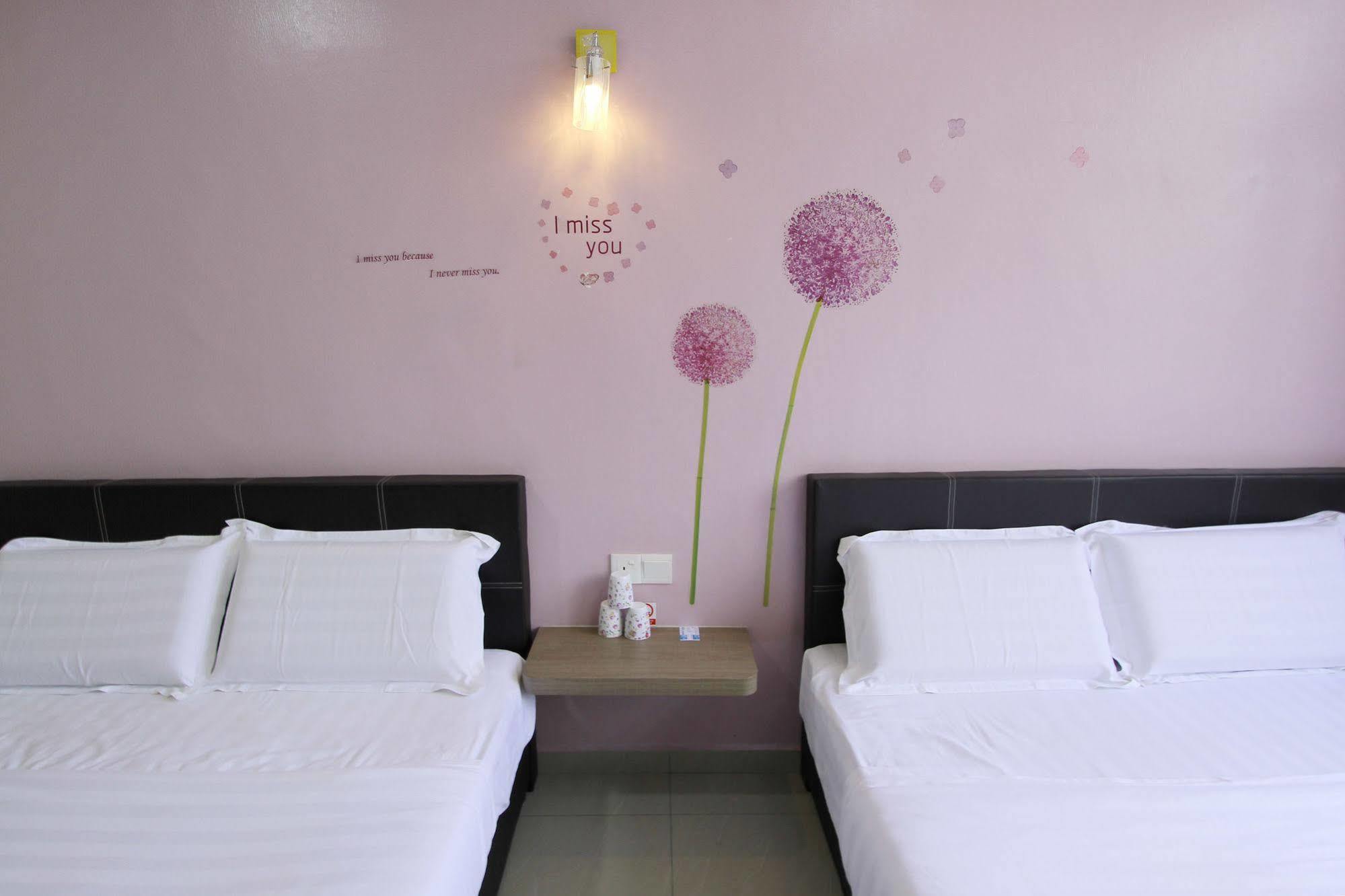 Max Inn Hotel Parit Raja Exterior foto